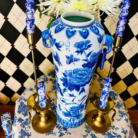 Blue & White Tall Porcelain Vase with Peony & Butterfly Luxury Chinoiserie - Picture 3 of 6